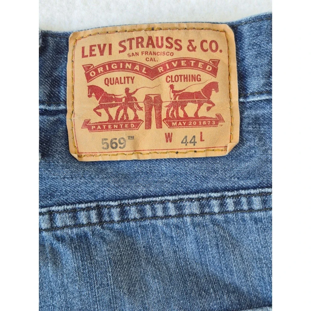 Levis Mens Denim Jean Shorts Medium Wash Blue 5 Pocket Casual Size 42